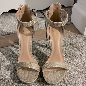Windsor gold Heels size 6